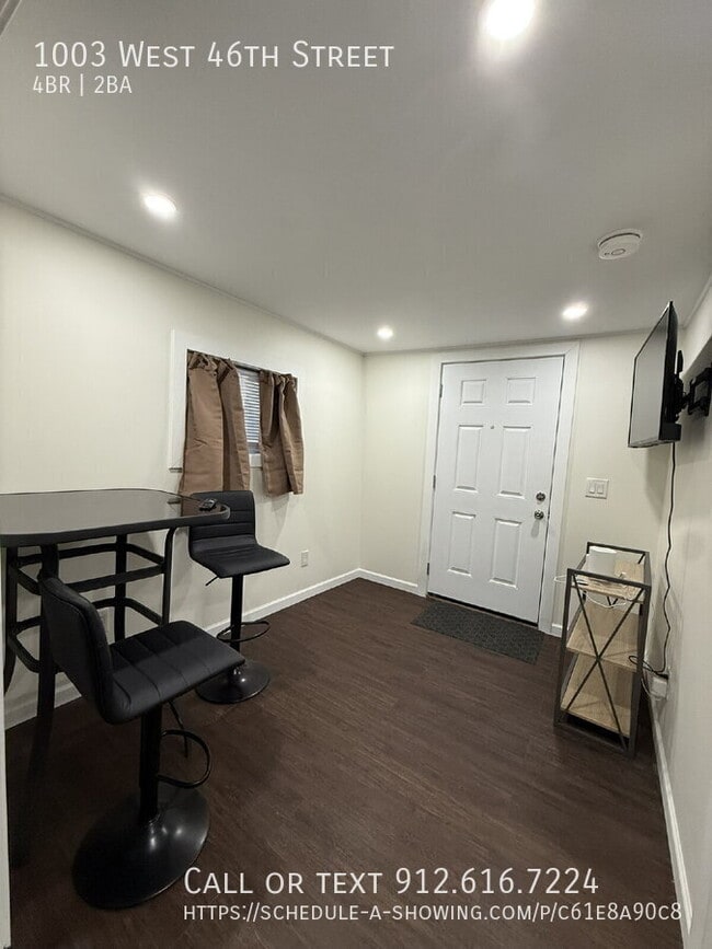 Building Photo - 1003 W 46th St