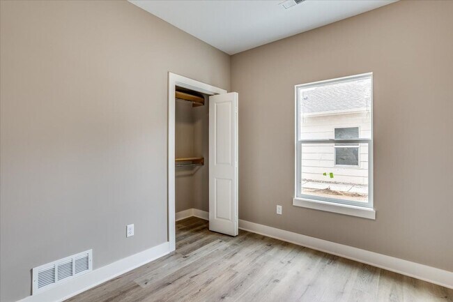 Building Photo - Auburn Villas-Amora Plan