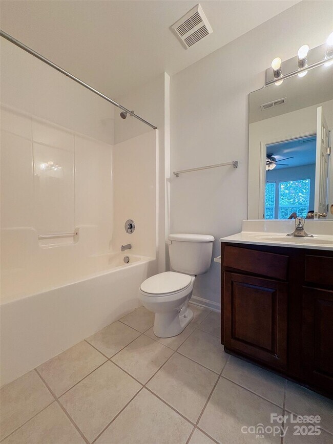 Building Photo - 15610 King Louis Ct