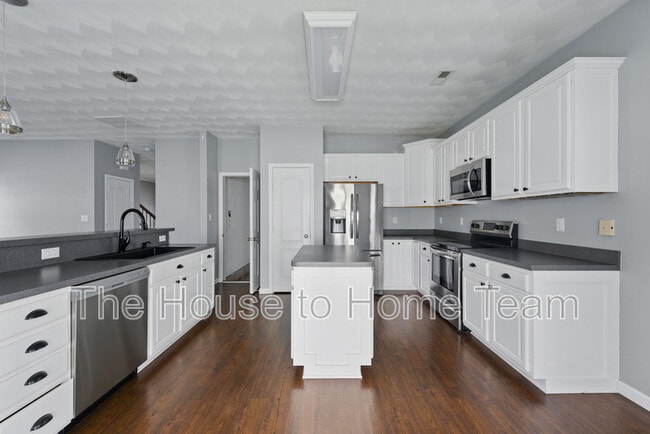 Building Photo - 1023 Snead Dr