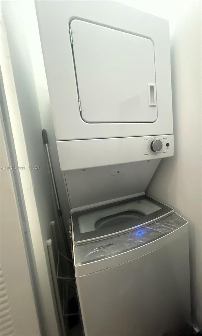 Building Photo - 1560 Meridian Ave