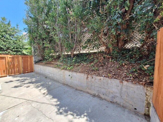 Building Photo - 1756 Malcolm Ave