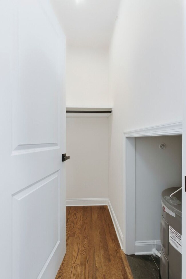 Building Photo - 2926 W Oxford St