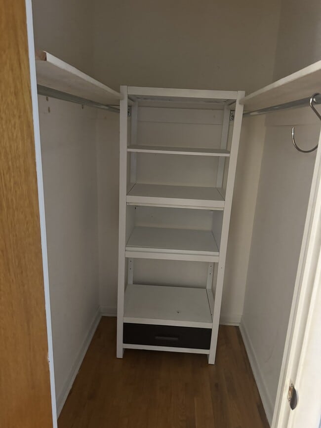 Building Photo - 10008 Jeanes St