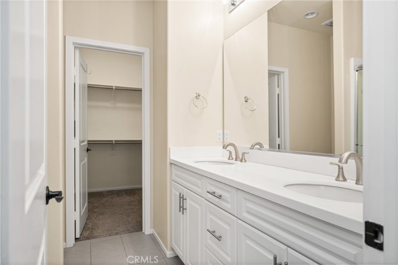 Building Photo - 544 S Casita St