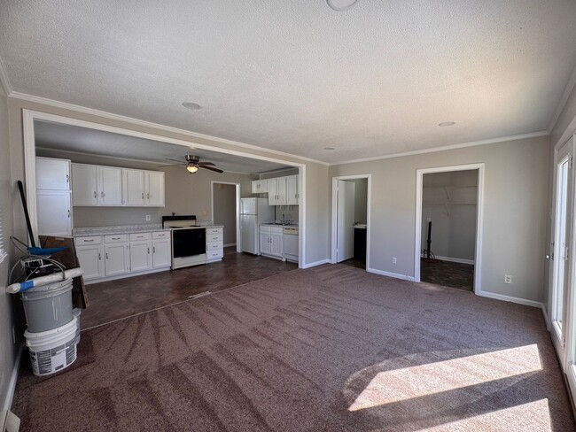 Building Photo - Freshly Updated 3Bedroom One Story Home