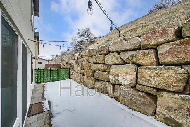 Building Photo - 2248 W Hill Terrace Ln
