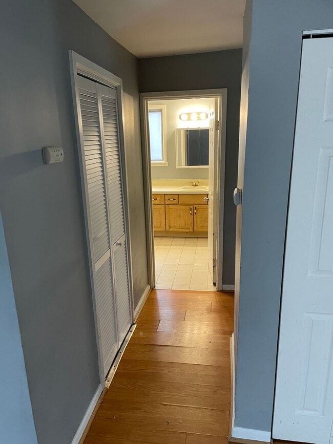 Building Photo - 3 Bedroom Home In Farmington Hills