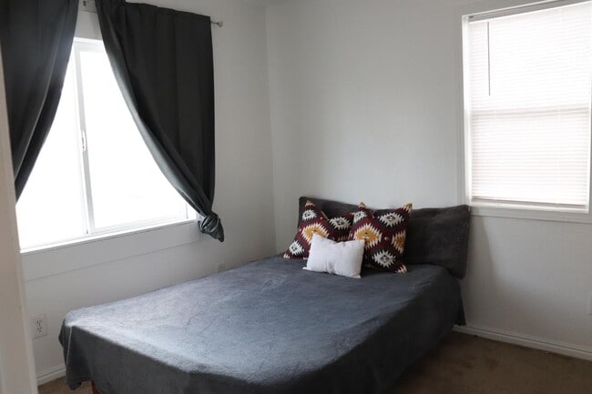 Building Photo - 44 W 2700 S