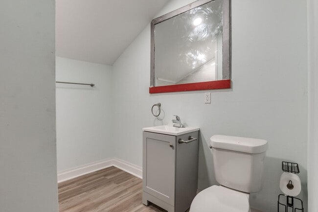 Building Photo - Remodeled three bed house on a quiet cul-de-sac