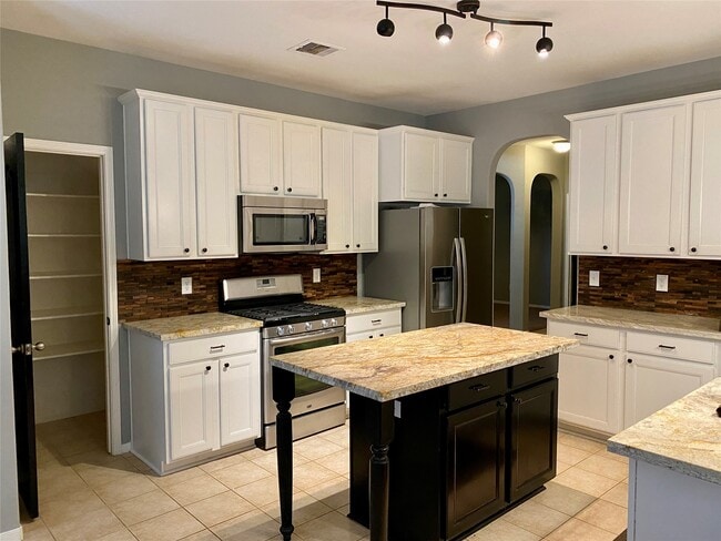 Building Photo - 2827 Mustang Hill Ln