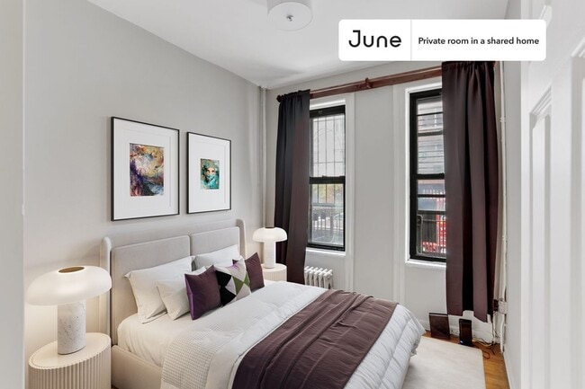 Building Photo - 531 W 48th St