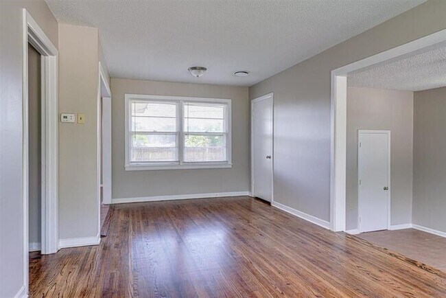 Building Photo - Awesome East Memphis Home