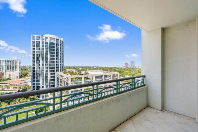 Building Photo - 3350 SW 27th Ave