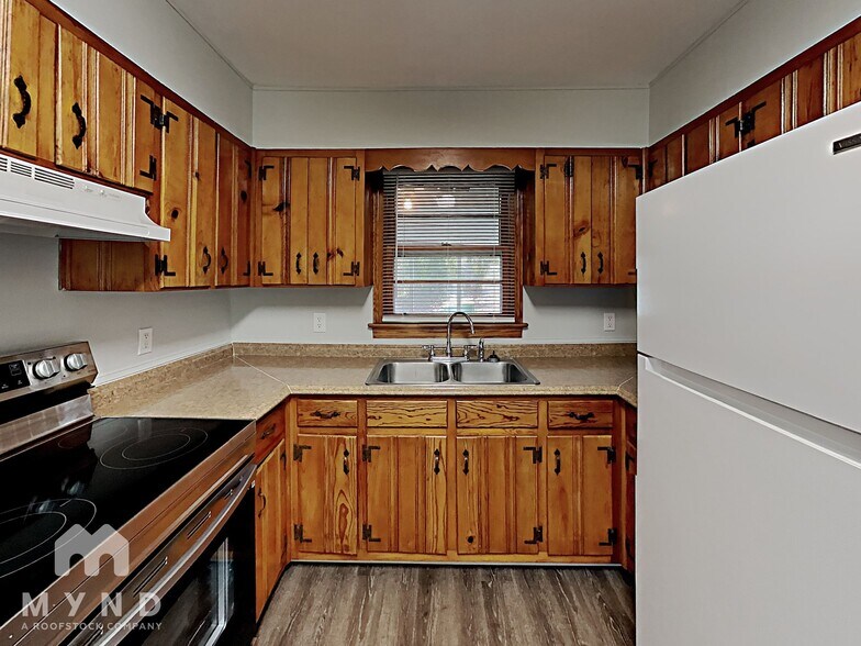 Building Photo - 1105 S Parkwood Dr