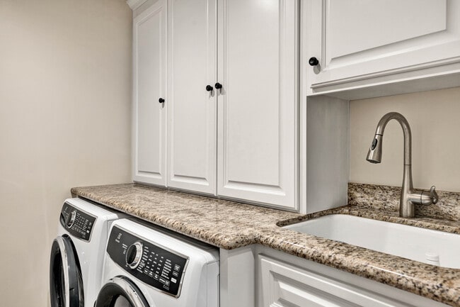 Building Photo - 21 No Vista De La Luna