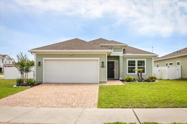 Primary Photo - Beautiful 3/2 with Fully Fenced Backyard a...