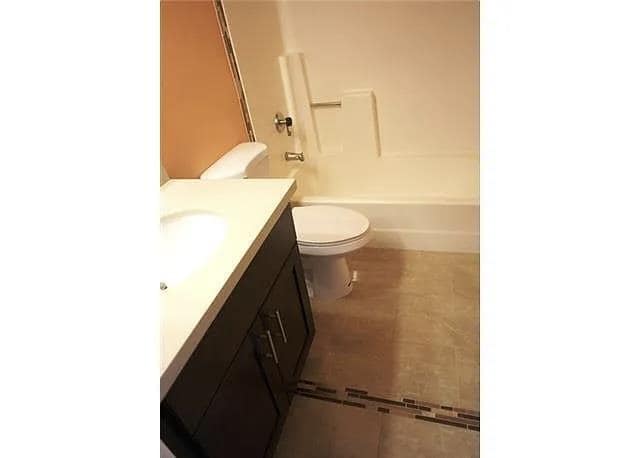 Building Photo - 5460 Dobbs St