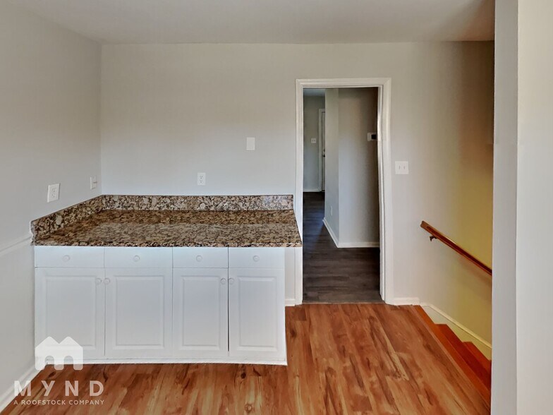 Building Photo - 7400 Middlebury Pl