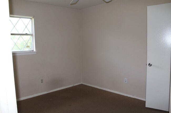 Building Photo - 8622 Brock Park Blvd