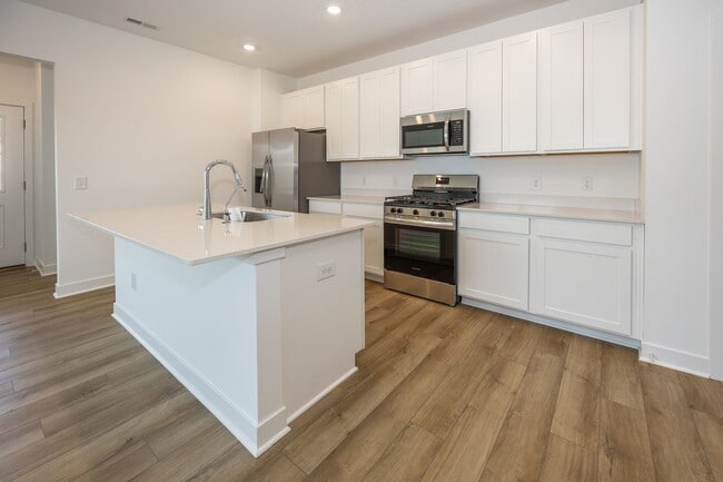 Building Photo - 3 bedroom, Two and Half bath townhome in the heart of Westfield