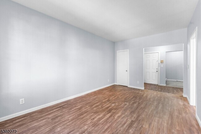 Building Photo - 250 Clendenny Ave