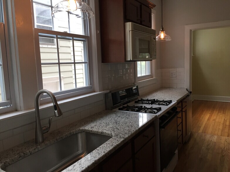 Building Photo - 940 Westcott St