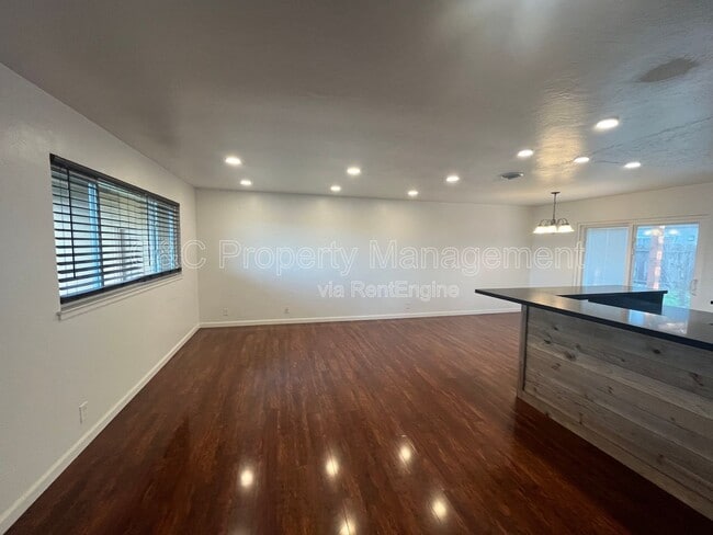 Building Photo - 1770 Luxton St