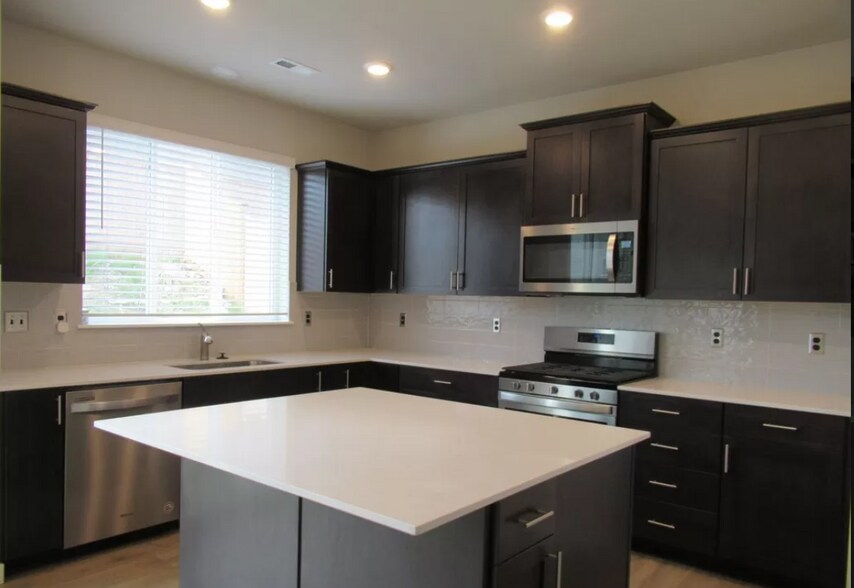 Building Photo - 15372 200th Ave E