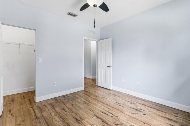 Building Photo - 5056 SW 141st Ave