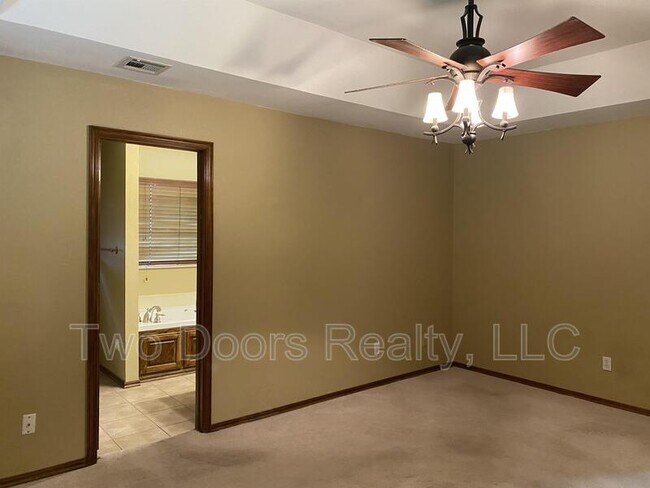 Building Photo - 636 SW 159th St