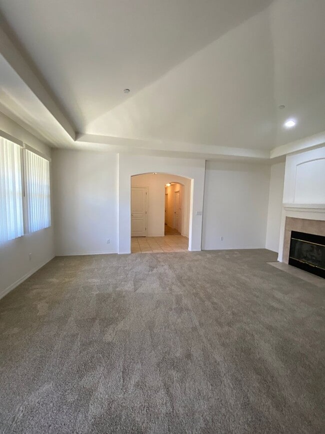 Building Photo - Beautiful Somerset Single Story Townhome N...