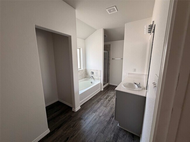 Building Photo - 2028 Cedar Tree Ct