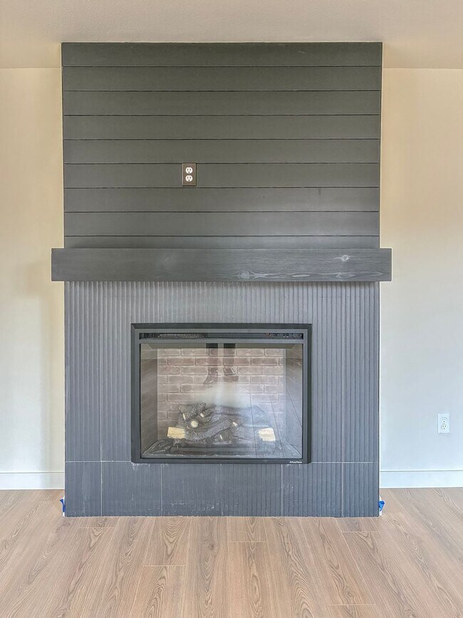 Building Photo - 3 Bedroom 2 Bath in Scappoose- Do Not Miss...