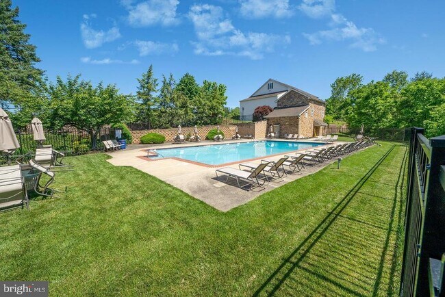 Building Photo - 305 Westridge Cir