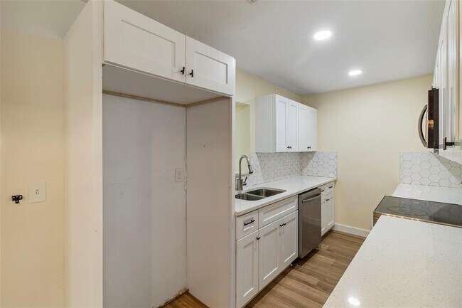 Building Photo - 4087 Vana Dr