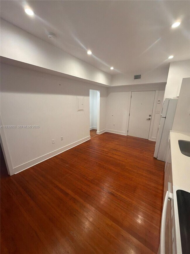 Building Photo - 3677 Poinciana Ave