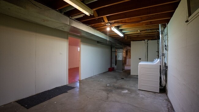 Building Photo - Comfort & Convenience: 3BR Home with Garage, RV Parking, and Flex Room