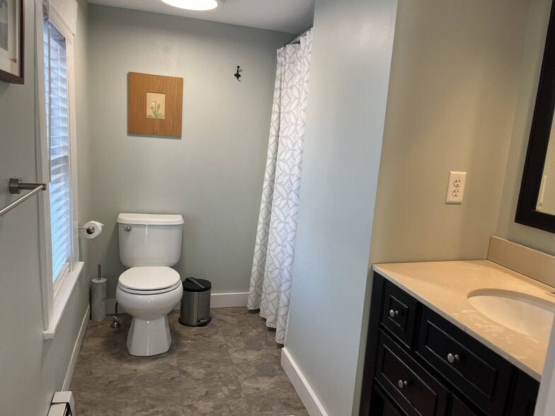 Bath with Shower - 44 N Spring St