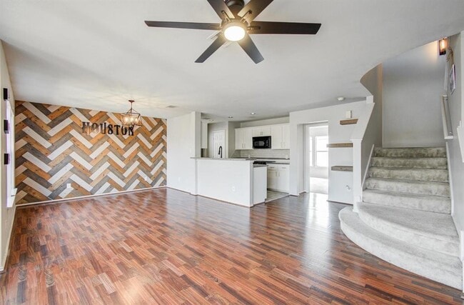 Building Photo - 2631 Woodridge Manor Dr