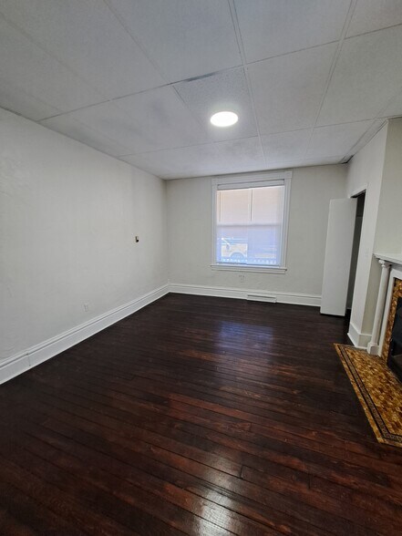 Building Photo - 454 Freeport St