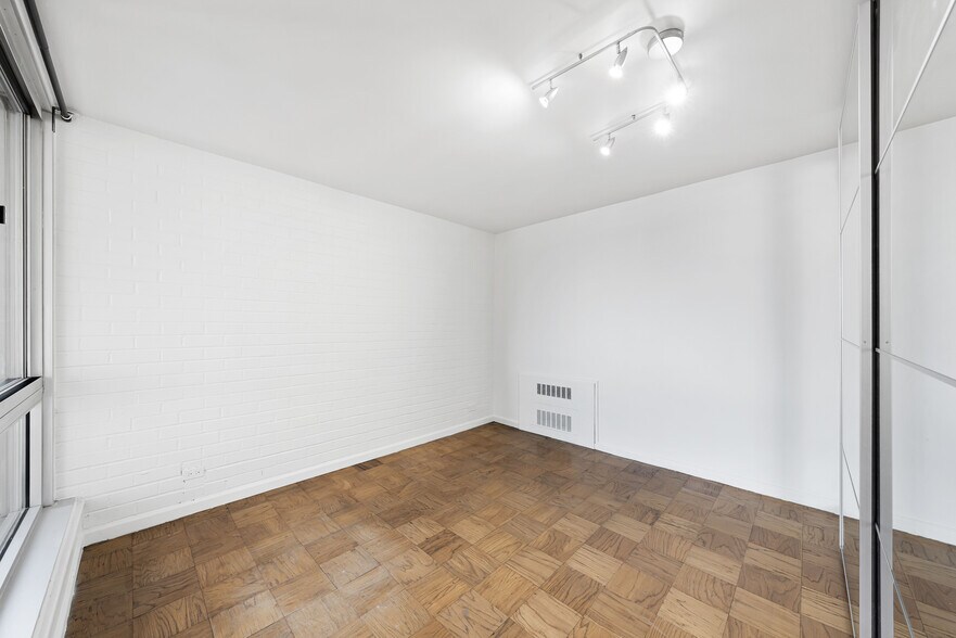 Building Photo - 6040 Boulevard E