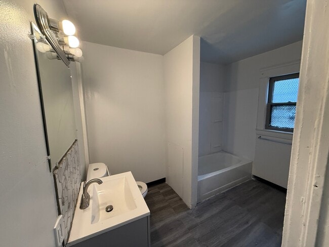 Building Photo - 14016 Castalia Ave