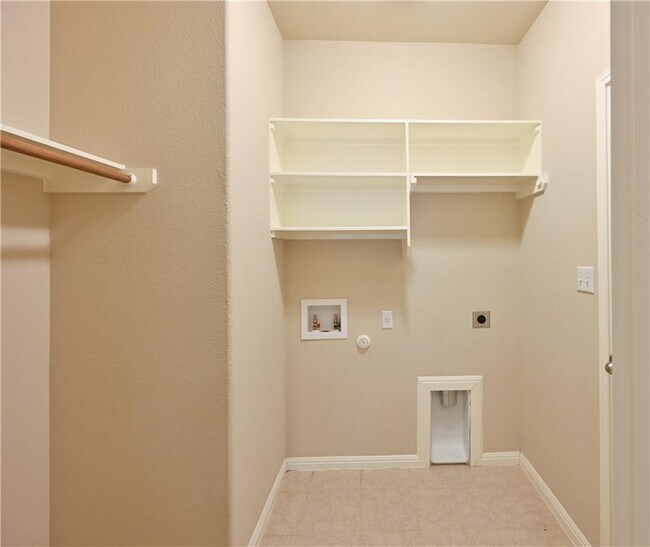 Building Photo - 100 Lake Mineral Wells Dr