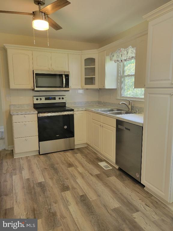 Building Photo - 601 Perry Dr