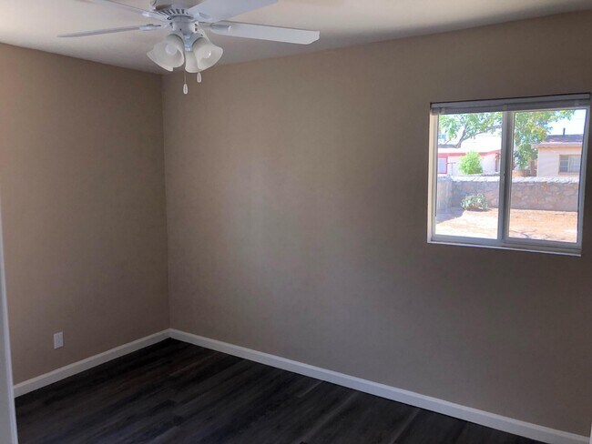 Building Photo - 5008 Sierra Madre Dr