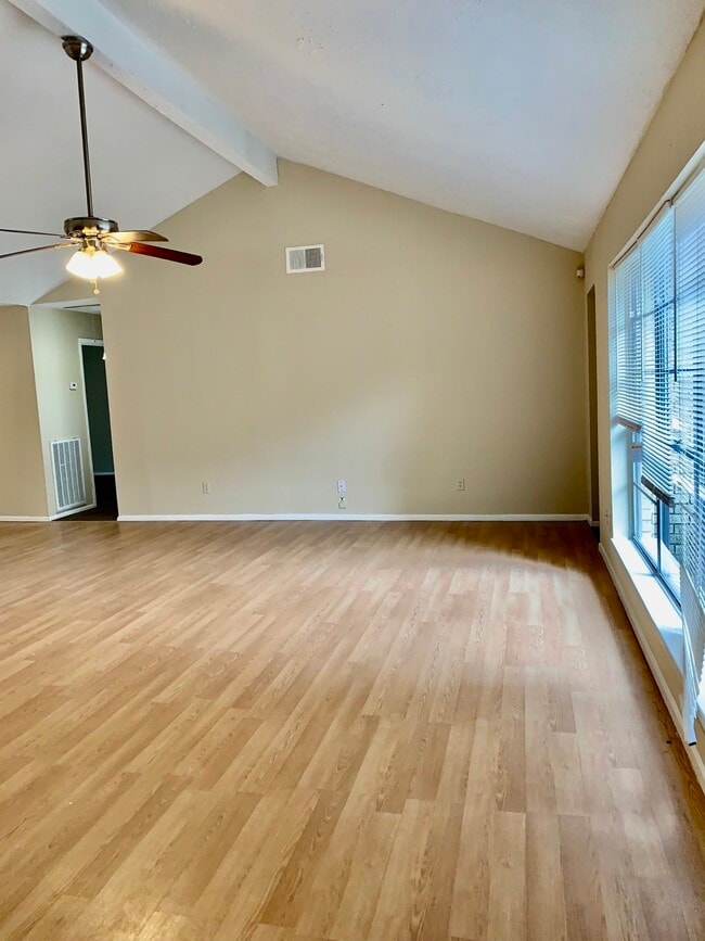 Building Photo - 722 Stephanie Dr