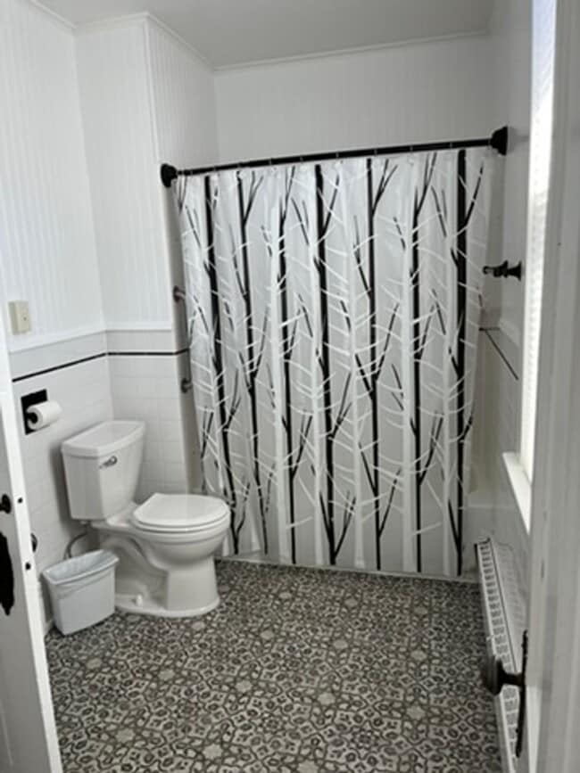 Building Photo - 3 Bed 1 Bath Single Family Home Close to H...