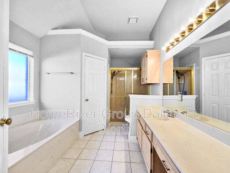 Building Photo - 824 Carrington Dr