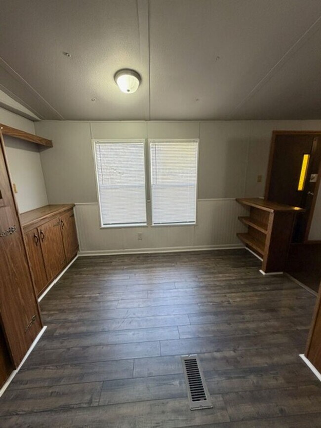 Building Photo - 2 Bed, 2 Bath Rental in Centerville!